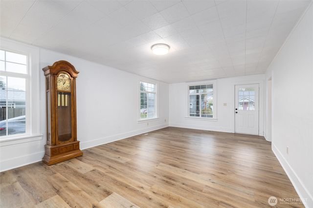 1016 E Orange Avenue, Burlington, WA 98233