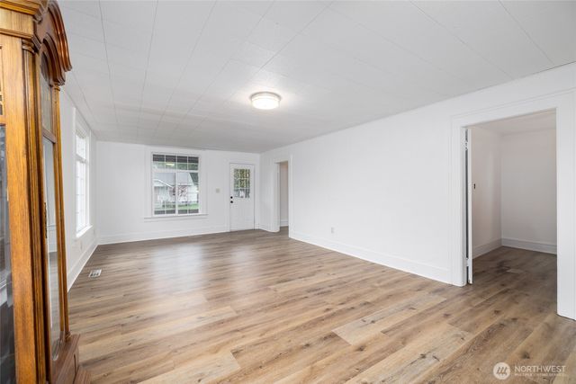 1016 E Orange Avenue, Burlington, WA 98233