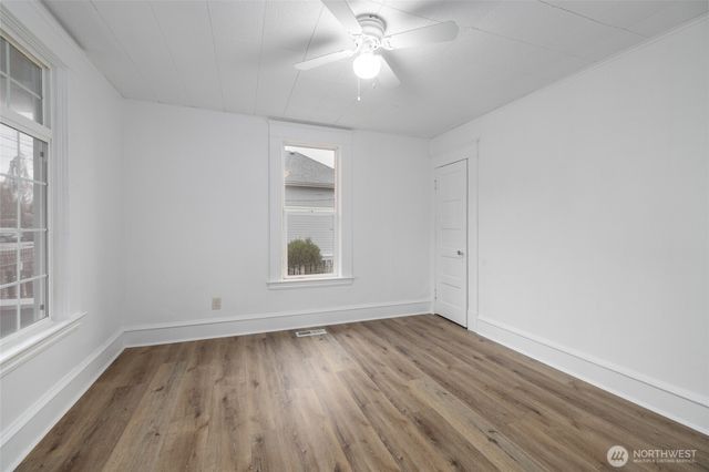 1016 E Orange Avenue, Burlington, WA 98233