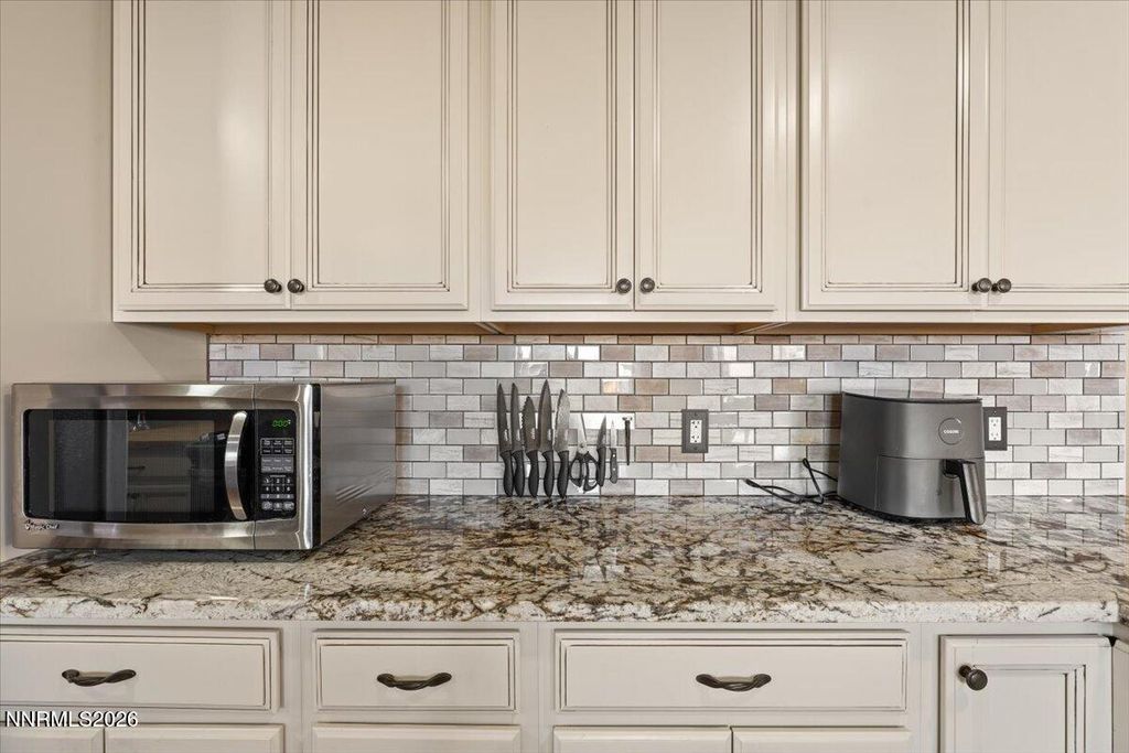 Image 21 of property listing at 2224 Escalera Way, Reno, NV 89523