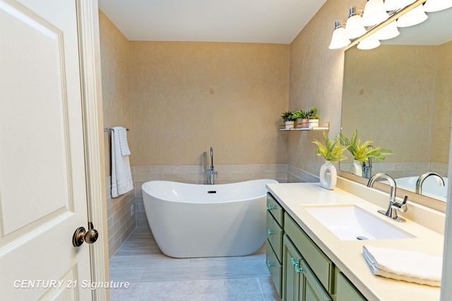 5808 Lantern Lane, Midland, MI 48642