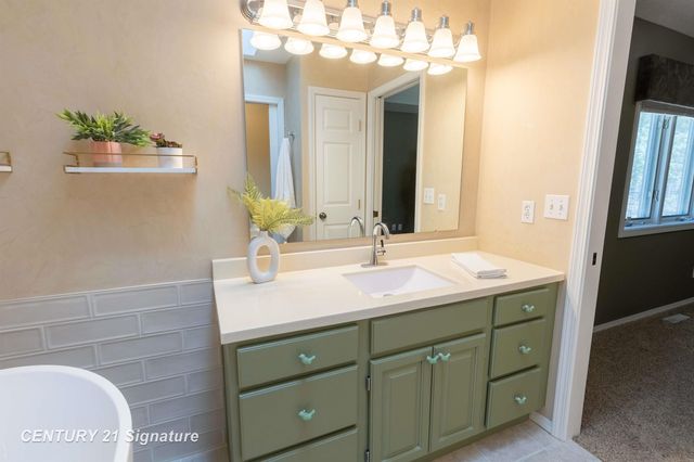 5808 Lantern Lane, Midland, MI 48642