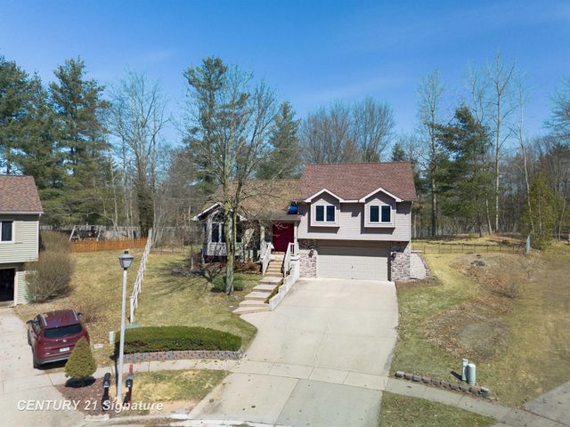 5808 Lantern Lane, Midland, MI 48642