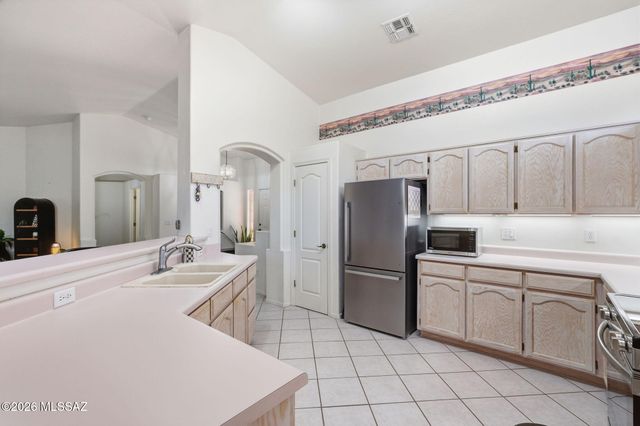 17877 S Camino Confianza, Sahuarita, AZ 85629