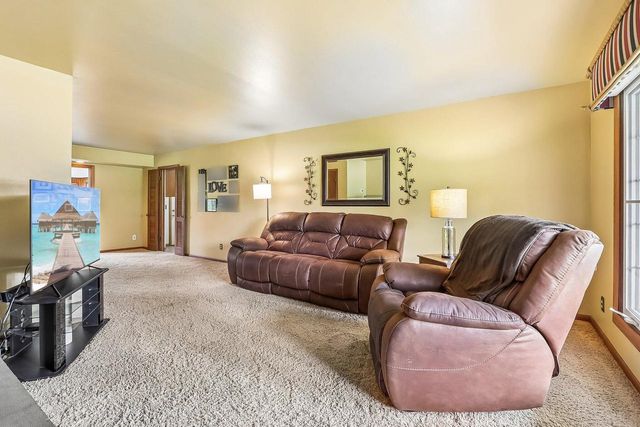 3322 S 121st STREET, West Allis, WI 53227