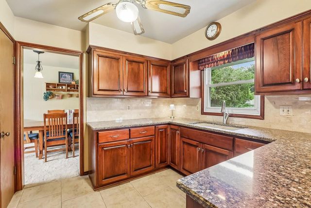 3322 S 121st STREET, West Allis, WI 53227