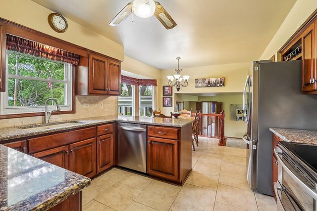 3322 S 121st STREET, West Allis, WI 53227