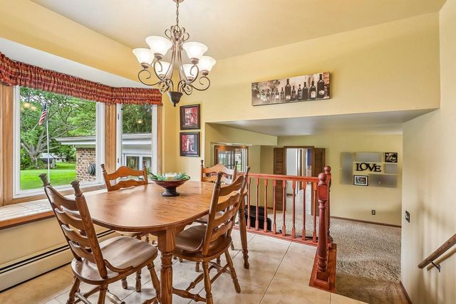 3322 S 121st STREET, West Allis, WI 53227