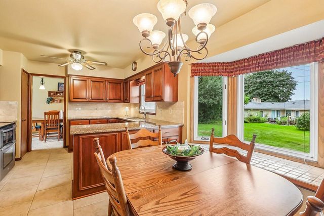 3322 S 121st STREET, West Allis, WI 53227