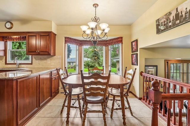 3322 S 121st STREET, West Allis, WI 53227