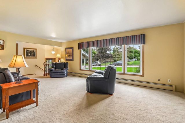 3322 S 121st STREET, West Allis, WI 53227