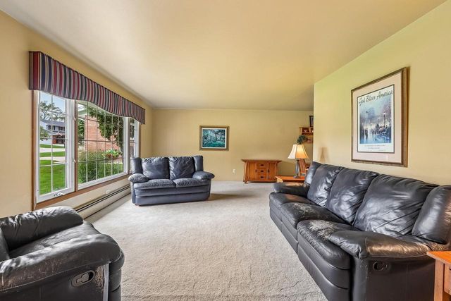 3322 S 121st STREET, West Allis, WI 53227