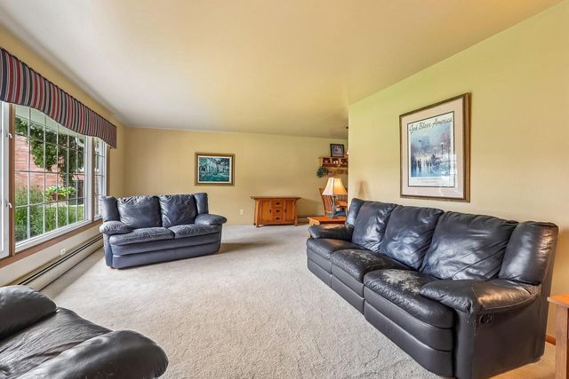 3322 S 121st STREET, West Allis, WI 53227