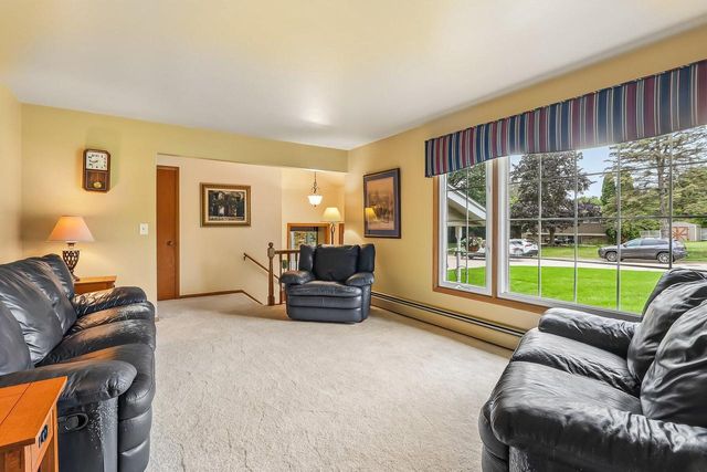 3322 S 121st STREET, West Allis, WI 53227