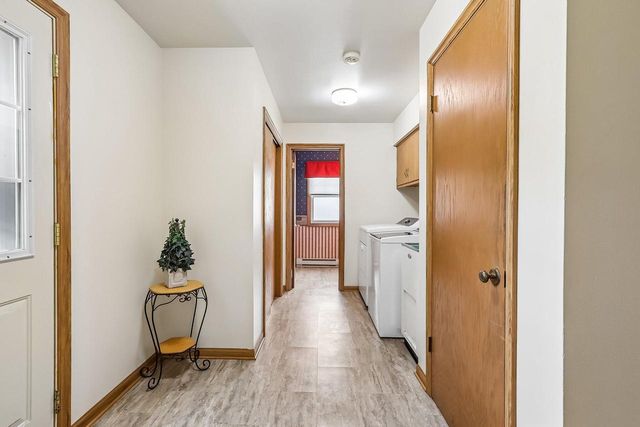 3322 S 121st STREET, West Allis, WI 53227