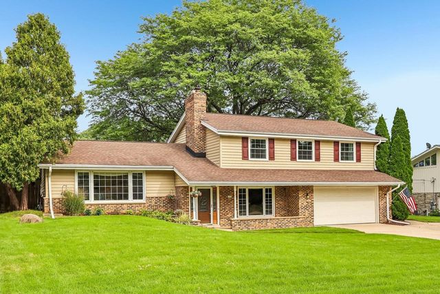 3322 S 121st STREET, West Allis, WI 53227
