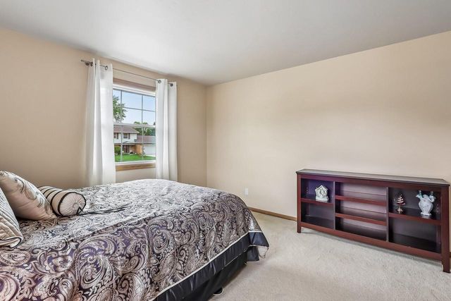 3322 S 121st STREET, West Allis, WI 53227