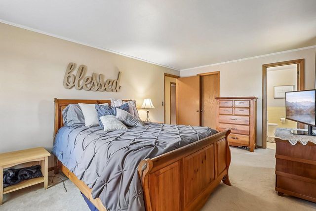 3322 S 121st STREET, West Allis, WI 53227