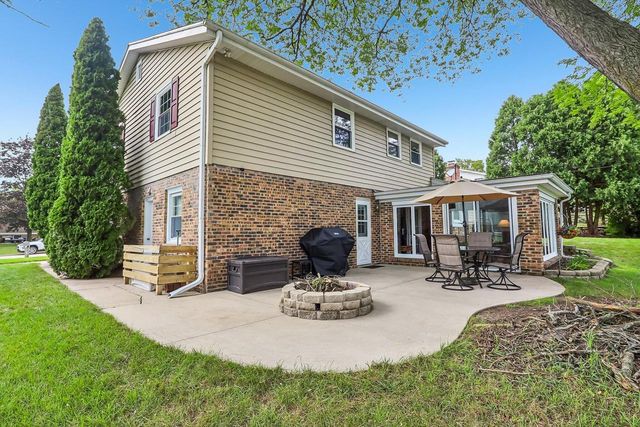 3322 S 121st STREET, West Allis, WI 53227