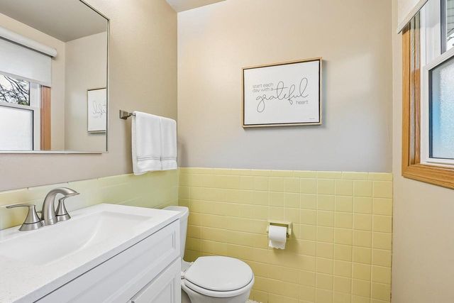 3322 S 121st STREET, West Allis, WI 53227