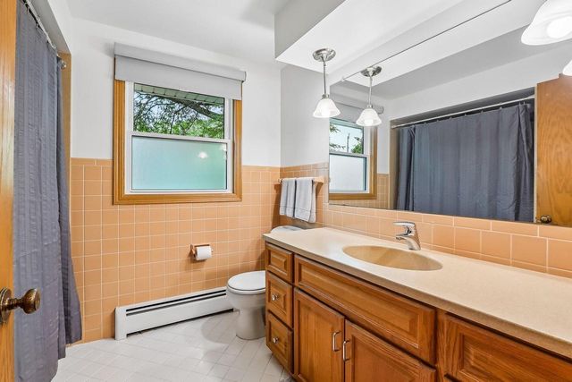 3322 S 121st STREET, West Allis, WI 53227
