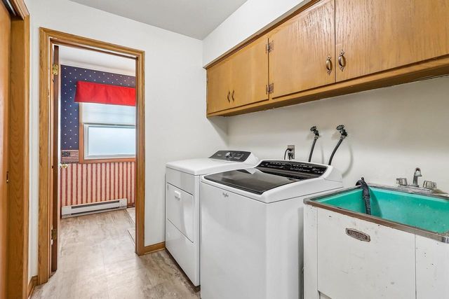 3322 S 121st STREET, West Allis, WI 53227