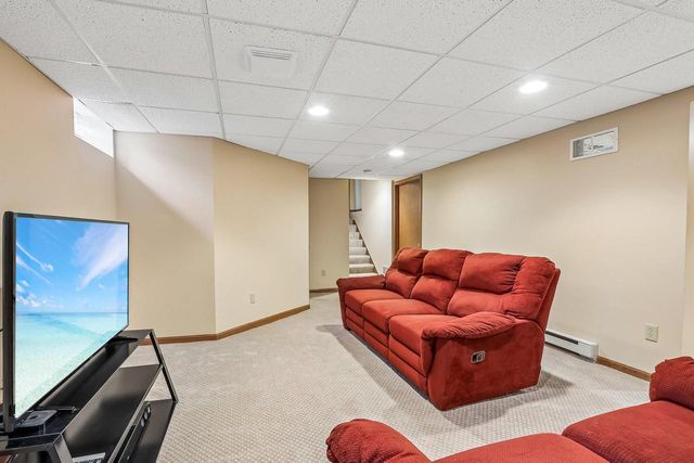 3322 S 121st STREET, West Allis, WI 53227