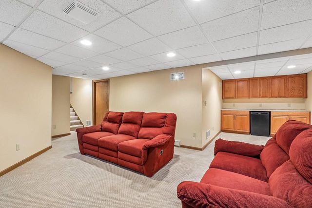 3322 S 121st STREET, West Allis, WI 53227