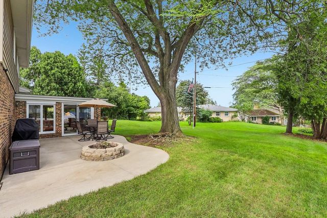 3322 S 121st STREET, West Allis, WI 53227