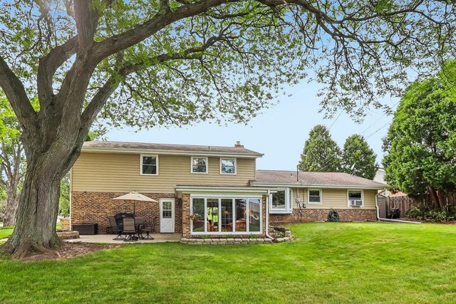 3322 S 121st STREET, West Allis, WI 53227