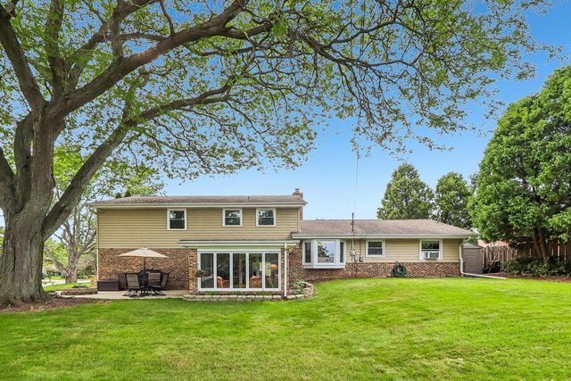 3322 S 121st STREET, West Allis, WI 53227