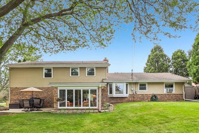 3322 S 121st STREET, West Allis, WI 53227