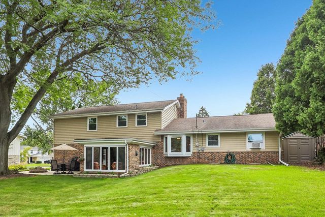 3322 S 121st STREET, West Allis, WI 53227