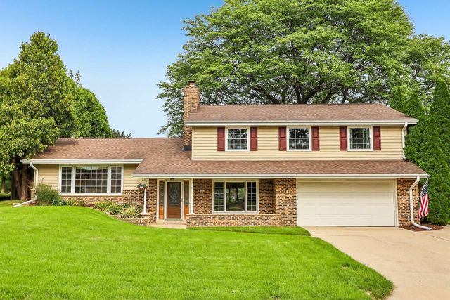 3322 S 121st STREET, West Allis, WI 53227