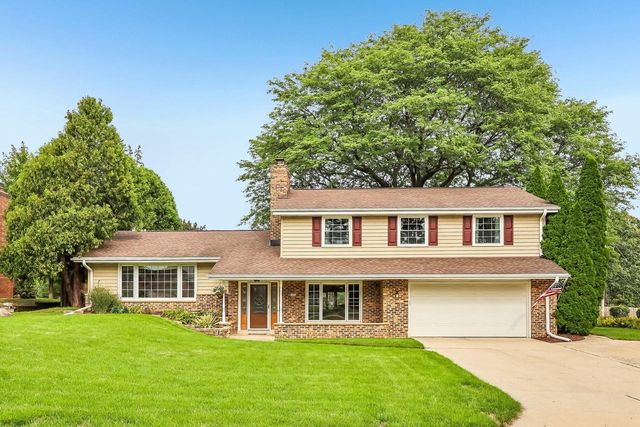 3322 S 121st STREET, West Allis, WI 53227