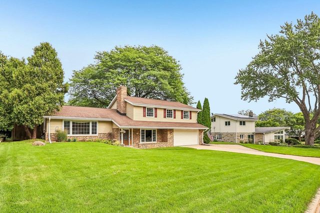 3322 S 121st STREET, West Allis, WI 53227