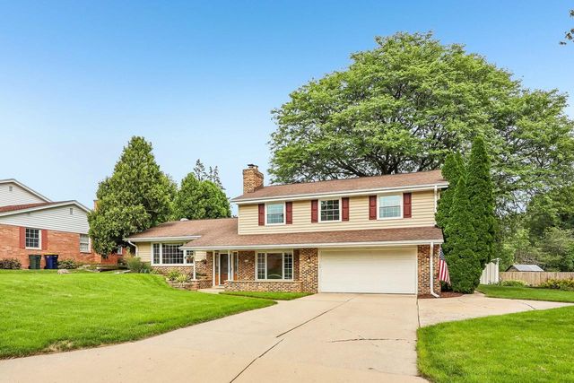 3322 S 121st STREET, West Allis, WI 53227