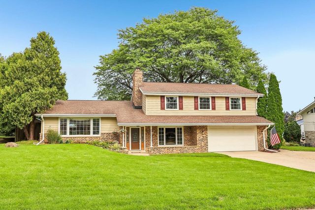 3322 S 121st STREET, West Allis, WI 53227