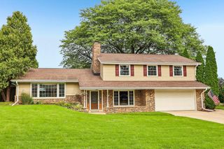 3322 S 121st STREET, West Allis, WI 53227
