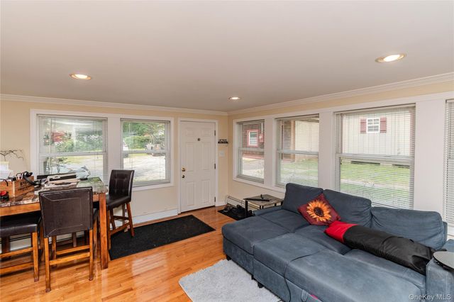 382 E Main Street, Jefferson Valley, NY 10535