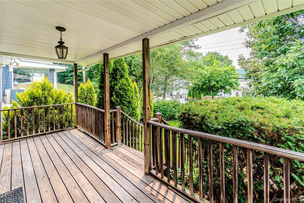 382 E Main Street, Jefferson Valley, NY 10535 — photo 2