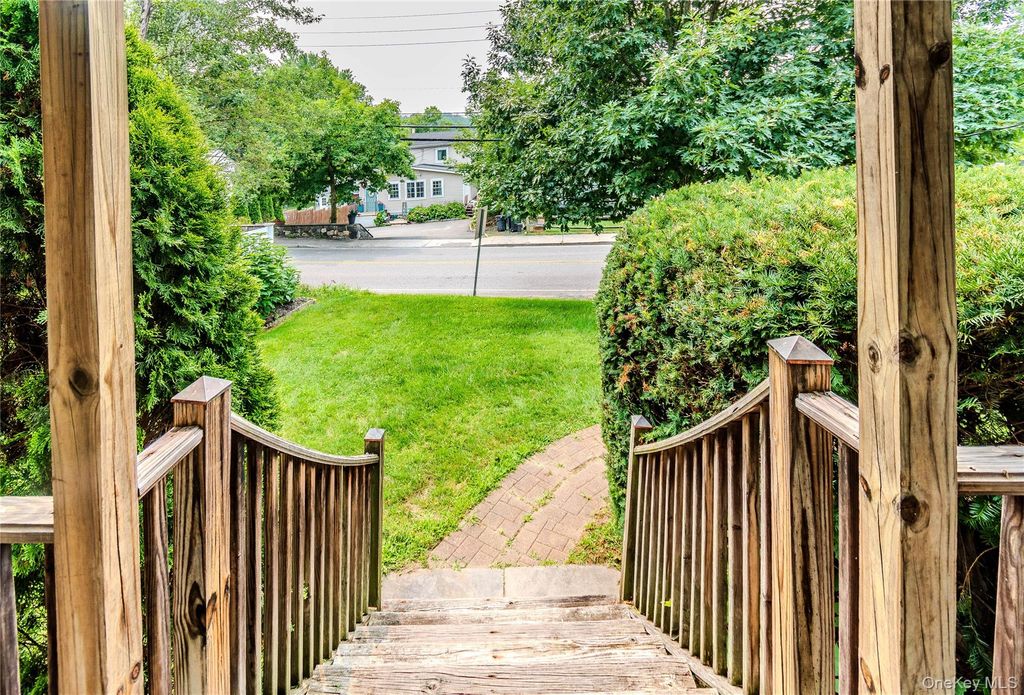 382 E Main Street, Jefferson Valley, NY 10535 — photo 3