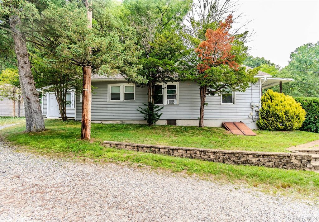 382 E Main Street, Jefferson Valley, NY 10535 — photo 5