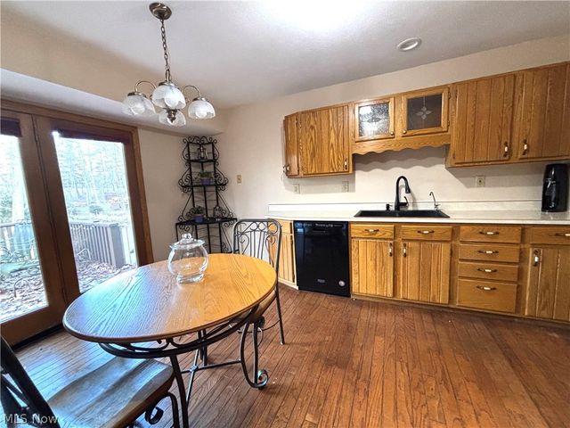 42900 Woodvale Lane, Columbiana, OH 44408