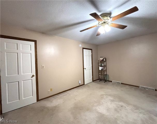 42900 Woodvale Lane, Columbiana, OH 44408