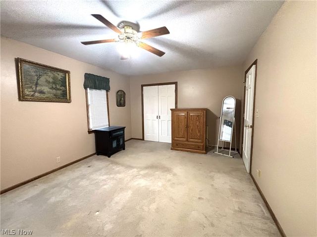 42900 Woodvale Lane, Columbiana, OH 44408