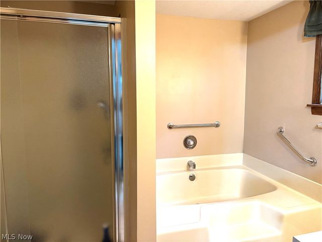 42900 Woodvale Lane, Columbiana, OH 44408