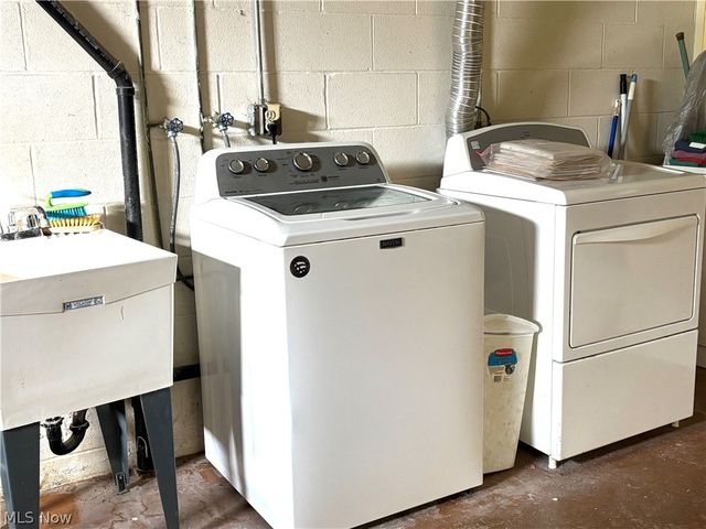 42900 Woodvale Lane, Columbiana, OH 44408