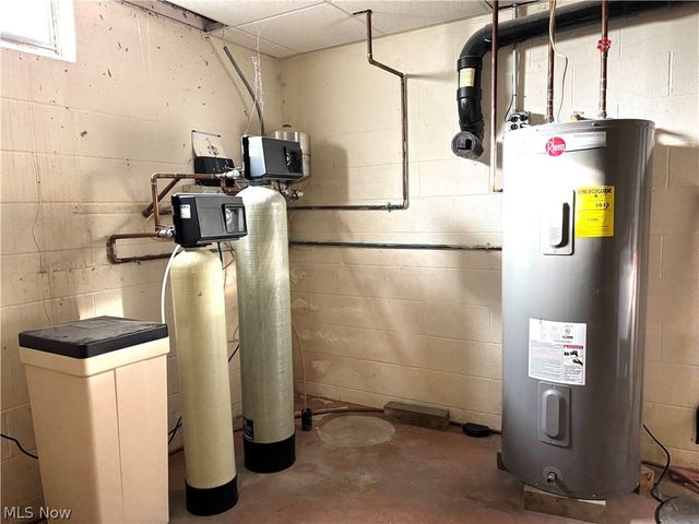 42900 Woodvale Lane, Columbiana, OH 44408