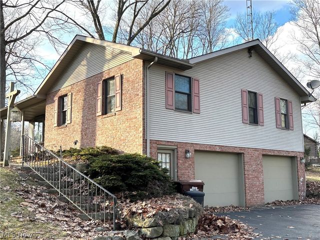 42900 Woodvale Lane, Columbiana, OH 44408